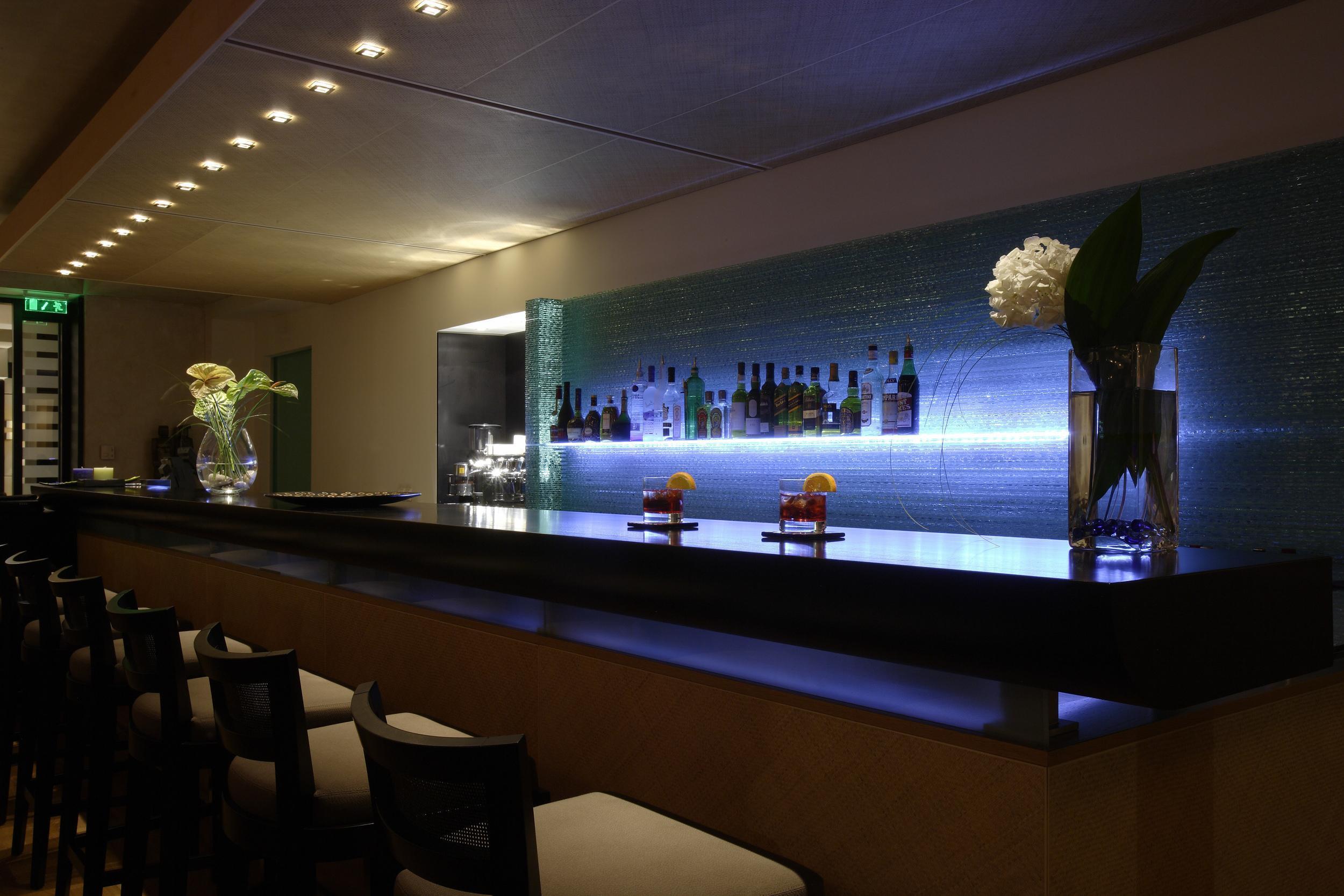 Daios Luxury Living Hotel Thessaloniki Restaurant photo The bar at the 100 Queen's Gate