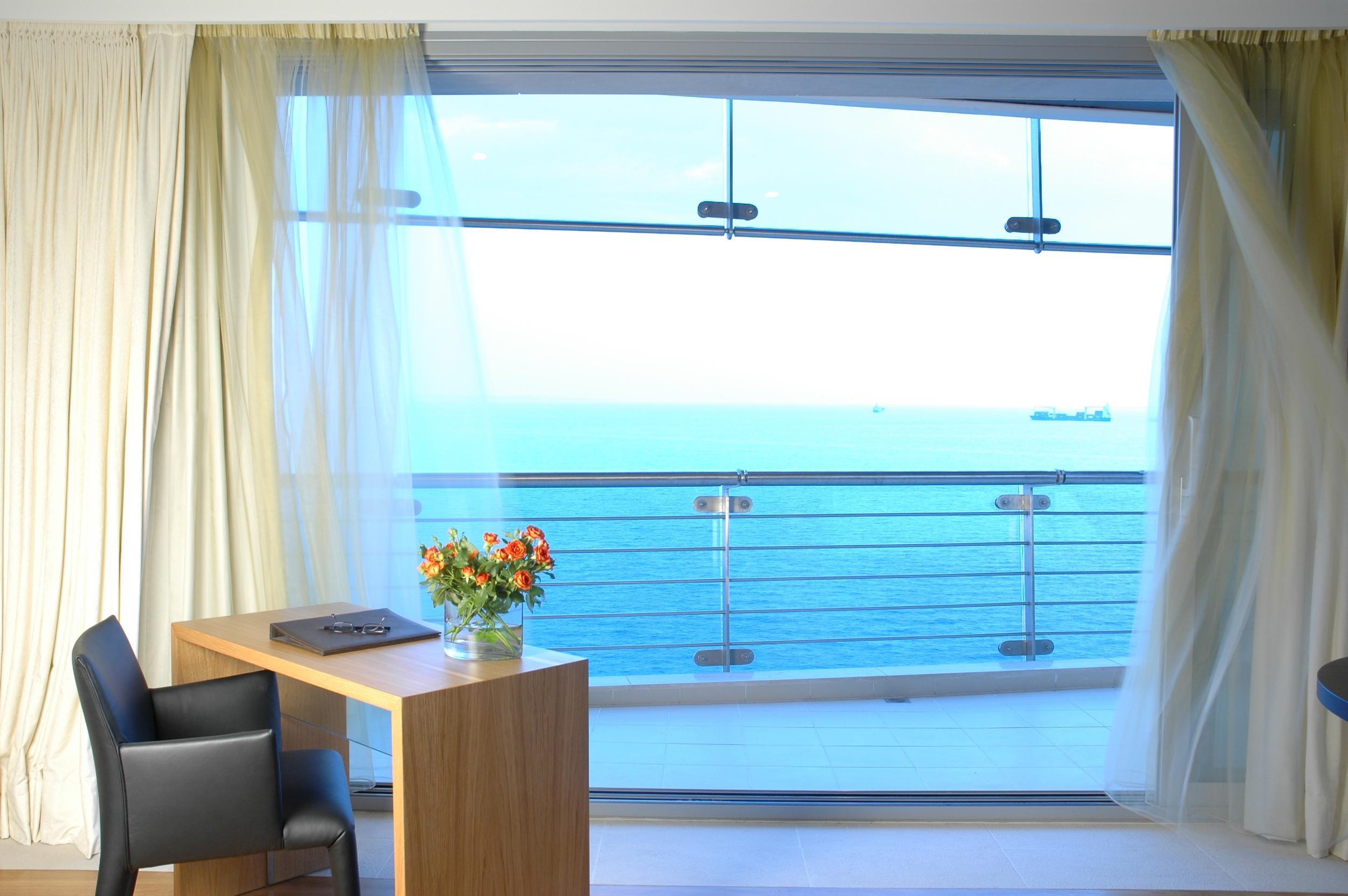 Daios Luxury Living Hotel Thessaloniki Exterior photo A room at the hotel