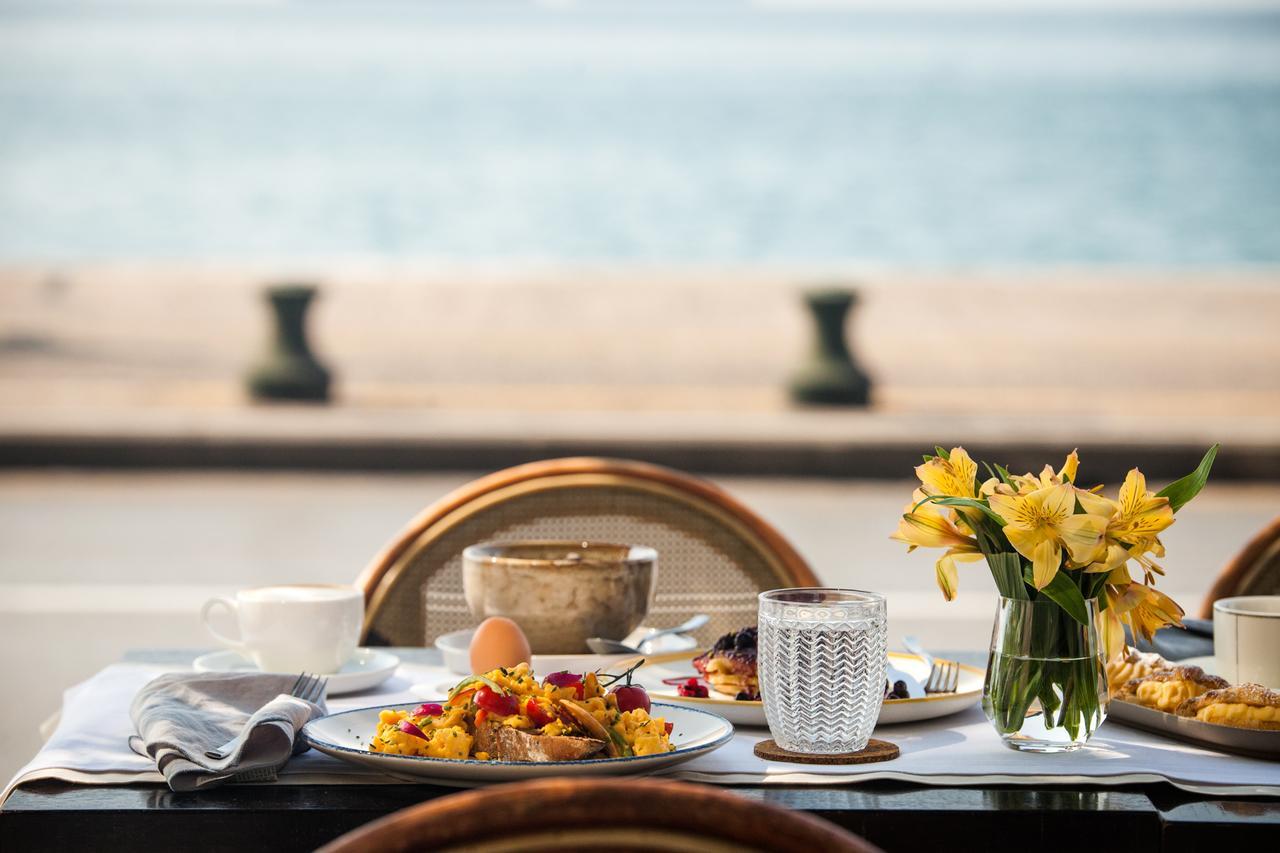 Daios Luxury Living Hotel Thessaloniki Exterior photo Breakfast at the Beach