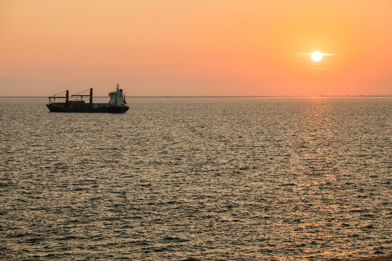 Daios Luxury Living Hotel Thessaloniki Exterior photo Sunset over the Bay of Bengal