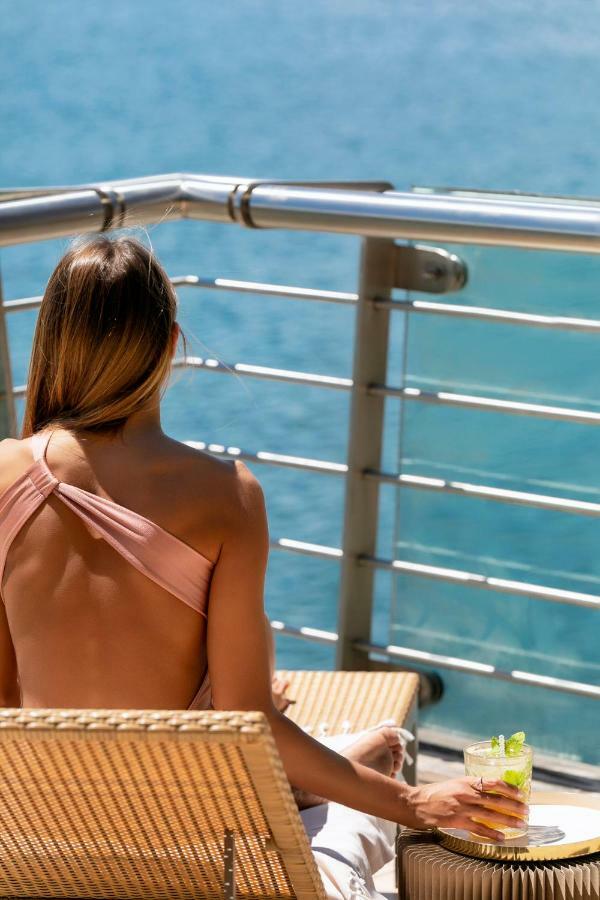Daios Luxury Living Hotel Thessaloniki Exterior photo A woman on a cruise ship
