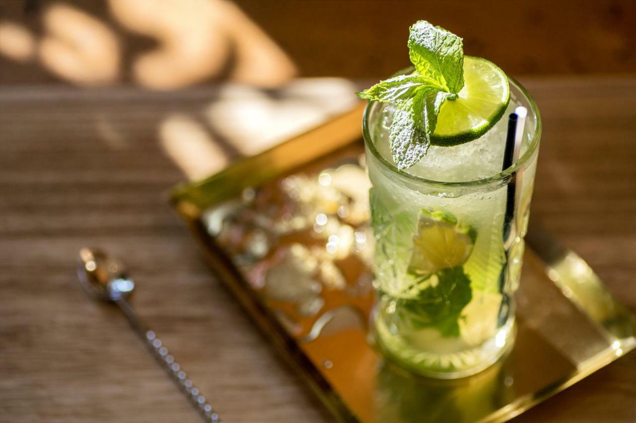 Daios Luxury Living Hotel Thessaloniki Exterior photo A caipirinha