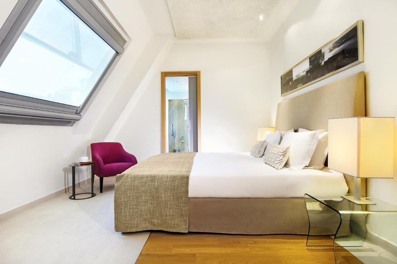 Daios Luxury Living Hotel Thessaloniki Room photo A bedroom at the hotel